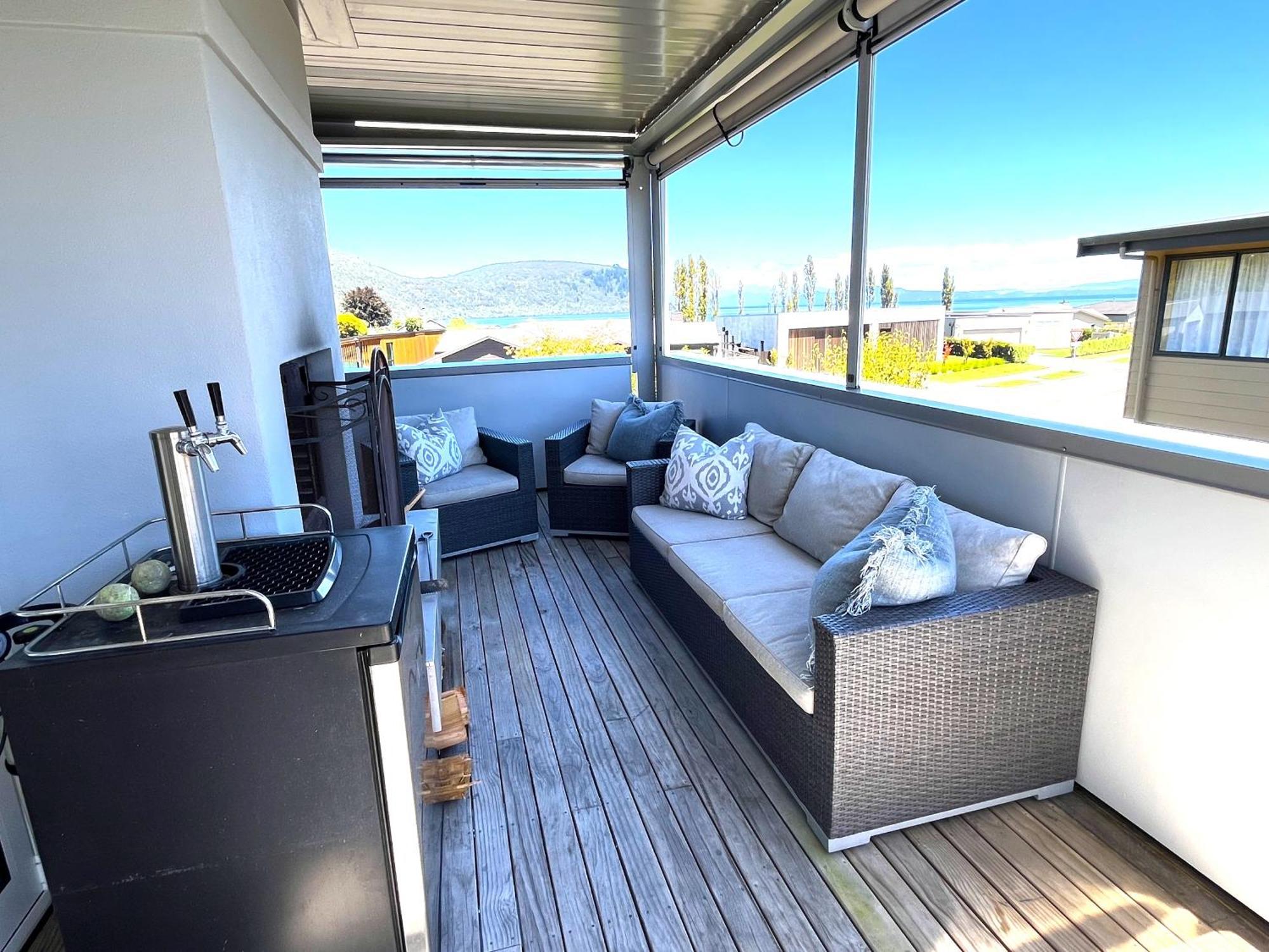 Large And Luxurious At The Lake Kinloch Bagian luar foto