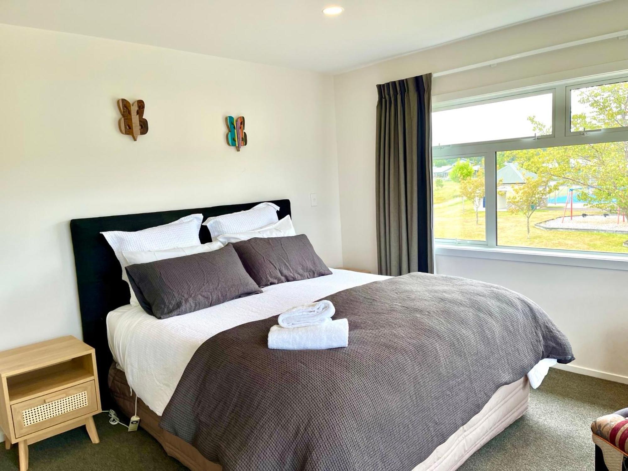 Large And Luxurious At The Lake Kinloch Bagian luar foto