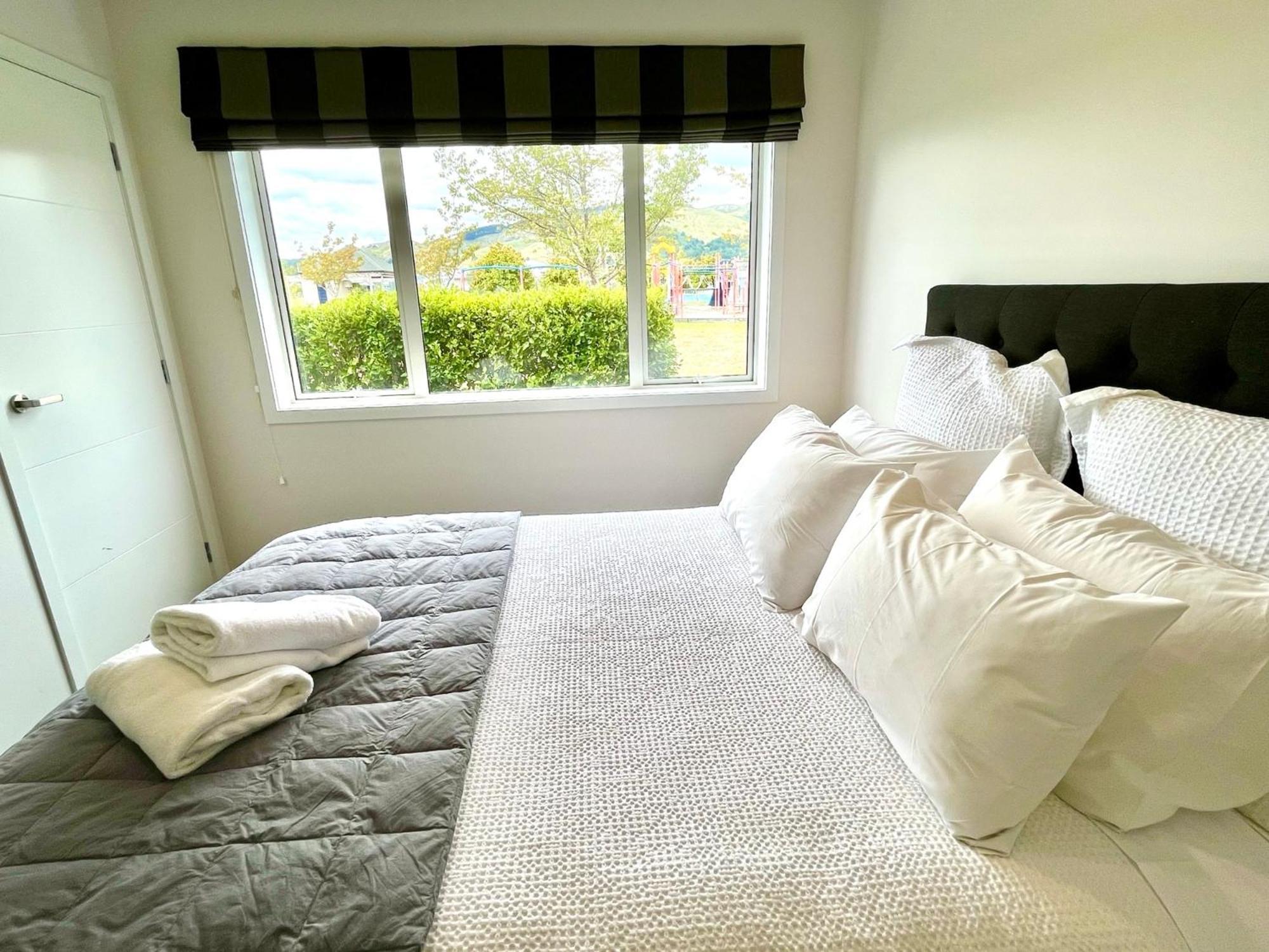 Large And Luxurious At The Lake Kinloch Bagian luar foto